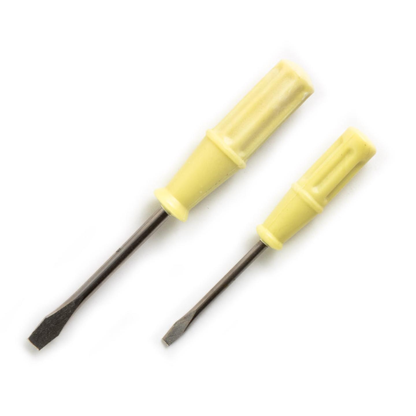 Screwdrivers: for bobbin case + for machine