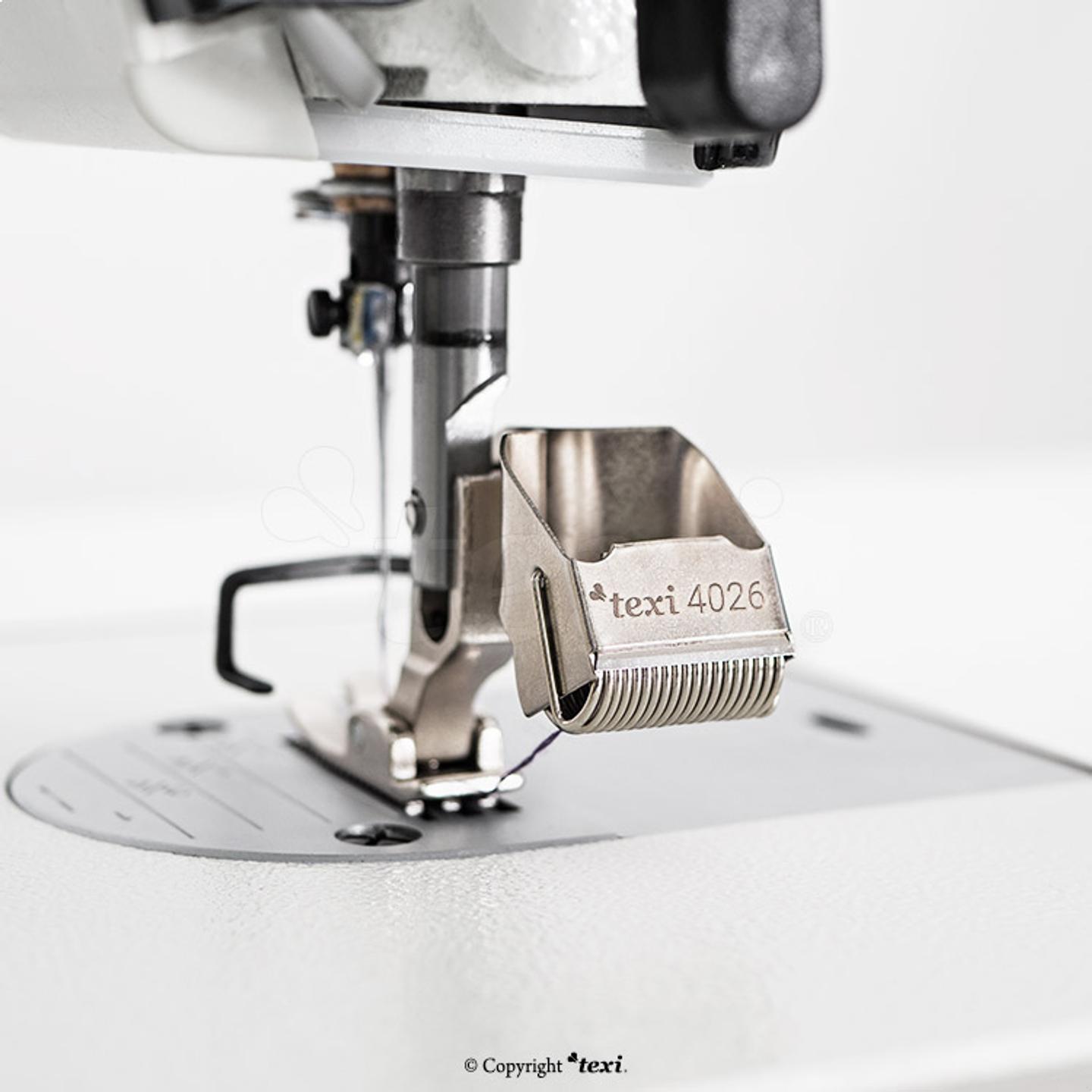 Manual thread cutter for industrial sewing machines, mounted on the presser foot