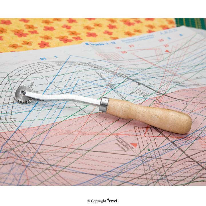 Radełko 19,5 cm, igłowane ostrze, drewniany uchwyt