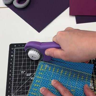 Self-healing cutting mat, size 22x15 cm, black