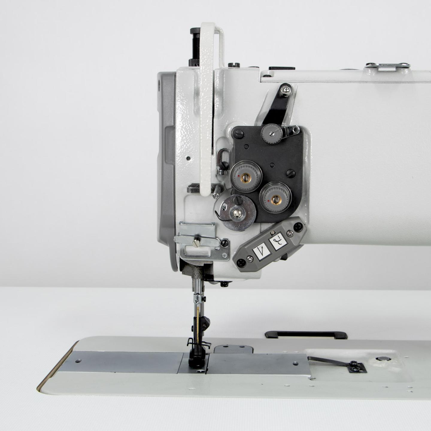 Automatic heavy duty long arm lockstitch sewing machine with unison feed - complete set