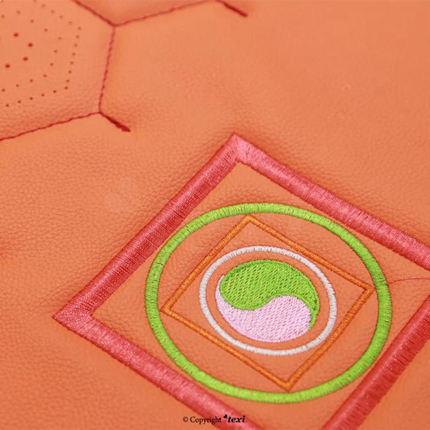 Maszyna wielofunkcyjna do szycia, haftowania i perforowania materiałów powlekanych i skór