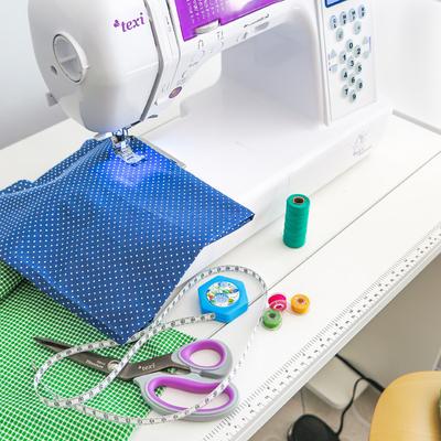 Rozkładana szafka - pracownia krawiecka, kolor jasny dąb