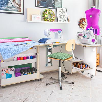 Rozkładana szafka - pracownia krawiecka, kolor biały z dębowym wykończeniem