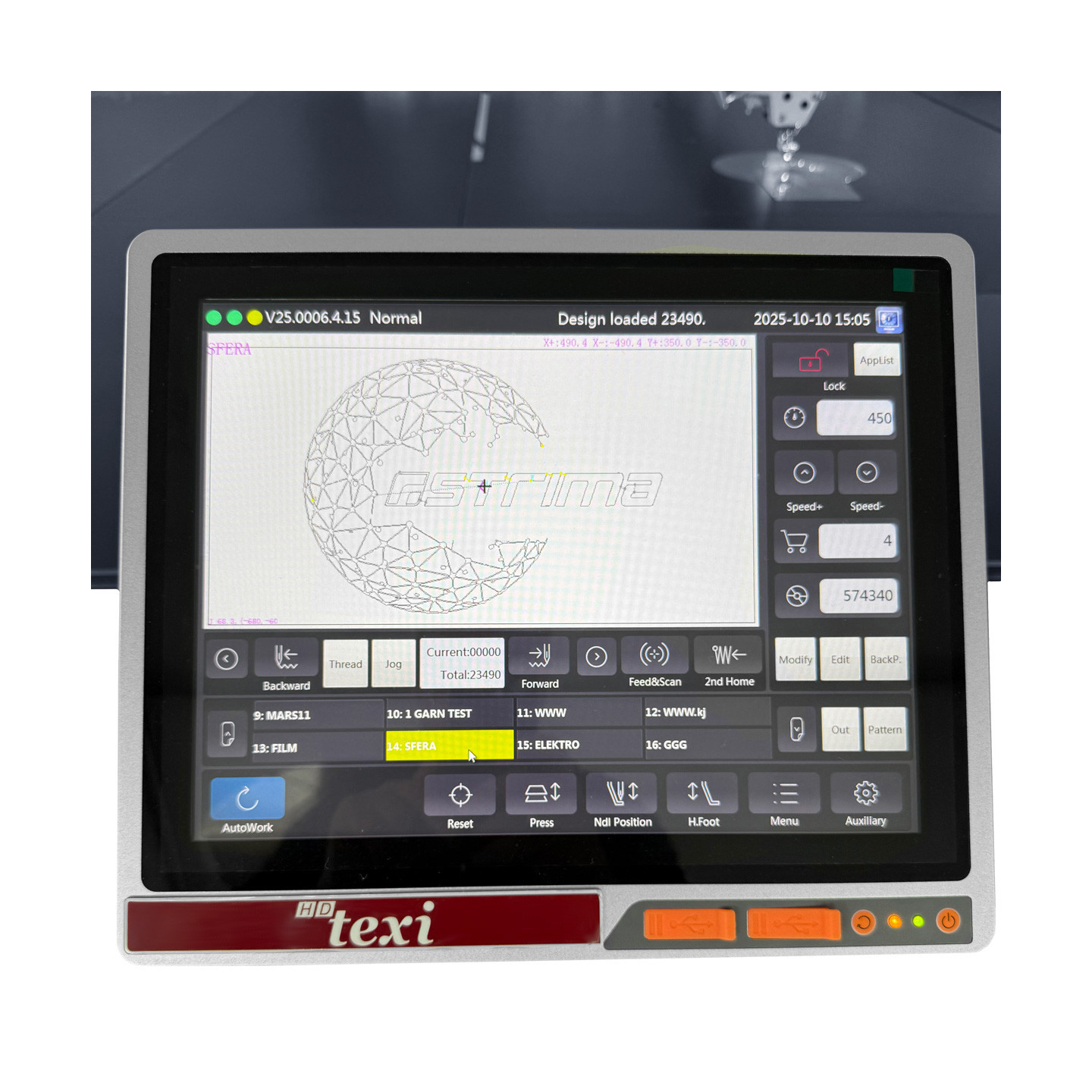 Maszyna do stebnowania programowanych wzorów z niezależnymi napędami - maszyna kompletna