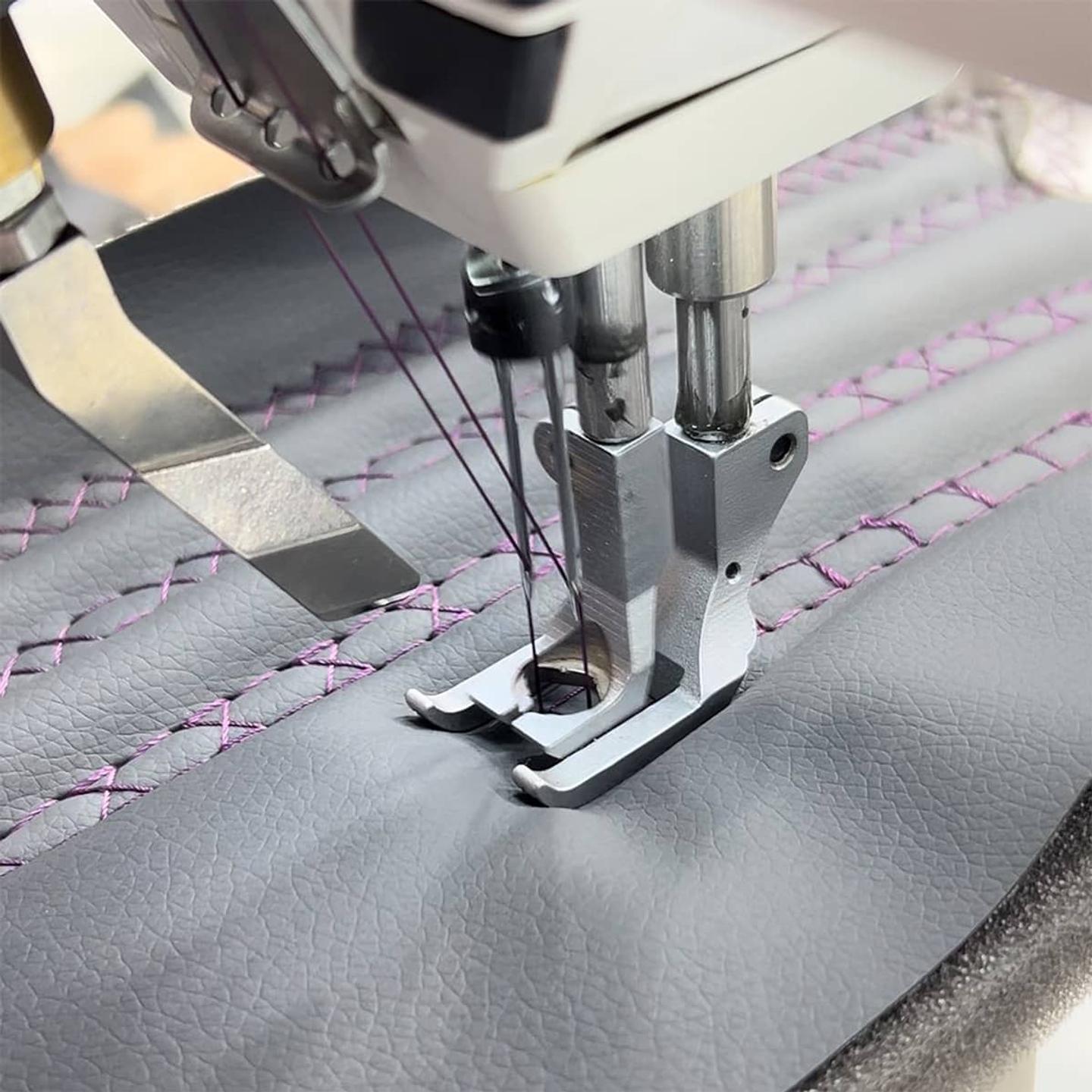 Automatic two-needle post-bed machine for sewing thick fabrics with backstitching, unison feed and deco seam - complete set