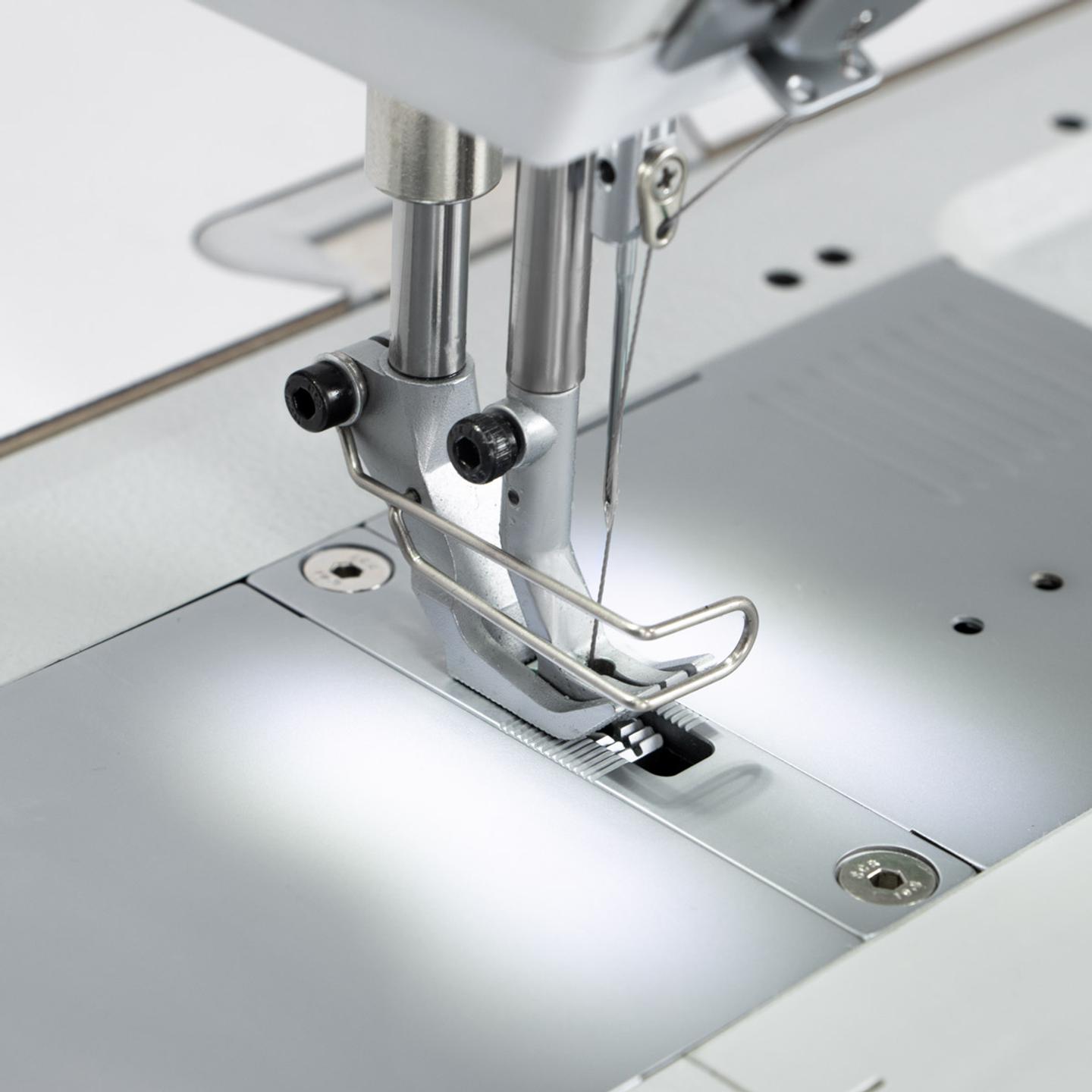 Automatic upholstery and leather lockstitch machine with unison feed, bobbin 26 mm - head only