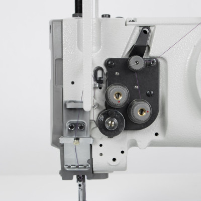 Lockstitch machine for sewing heavy materials with unison feed and built-in motor - complete set