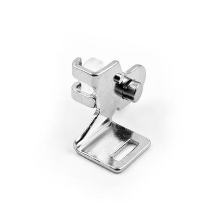 Binders and hemmers fastening handle